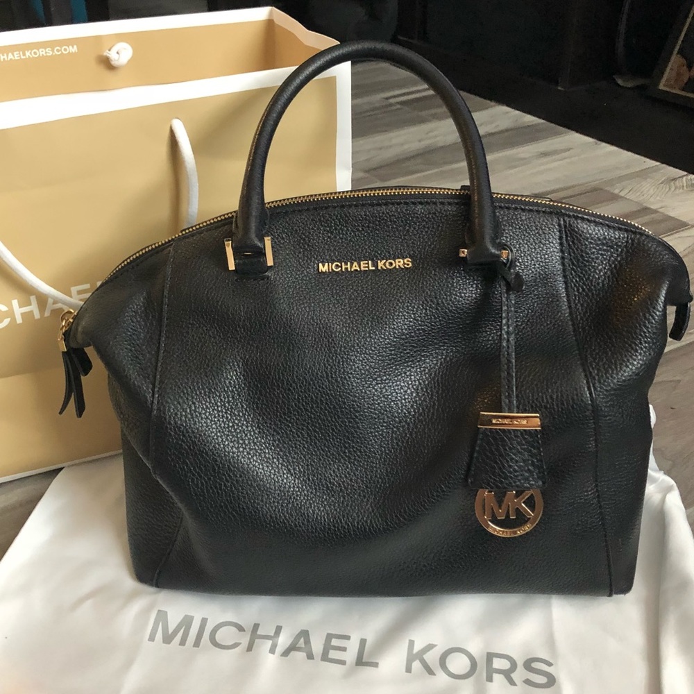 Authentic Michael Kors Riley Large handbag